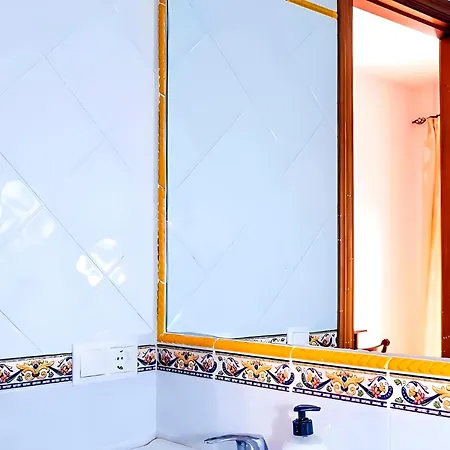 Sin Cocina Con Terraza, Aire Acondicionado Y Garaje