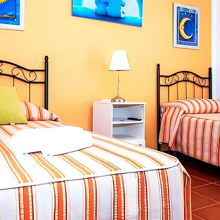Sin Cocina Con Terraza, Aire Acondicionado Y Garaje Apartment *