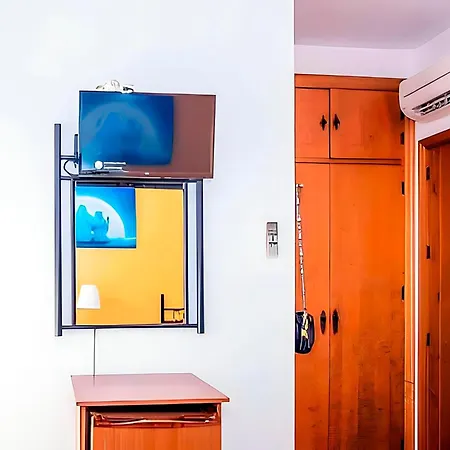 Lejlighed Sin Cocina Con Terraza, Aire Acondicionado Y Garaje *
